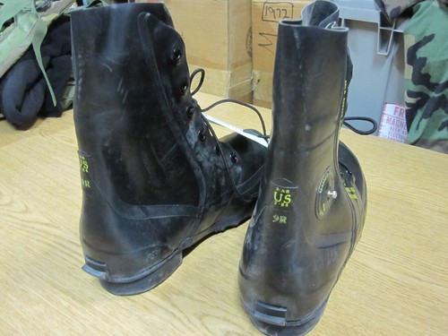 New 9 reg U.S. MILITARY MICKEY MOUSE Extreme Cold Temperature Boots BATA UNUSED - Picture 7 of 21