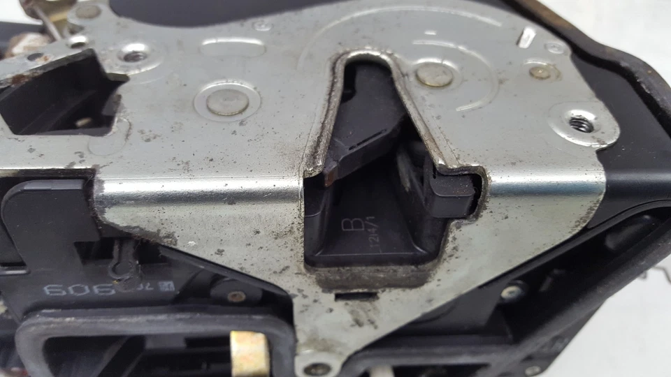 BMW SERIE 7 E65 E66 760LI 2004 pasajero trasero izquierdo cerradura de puerta (cierre suave) Foto 4 de 4