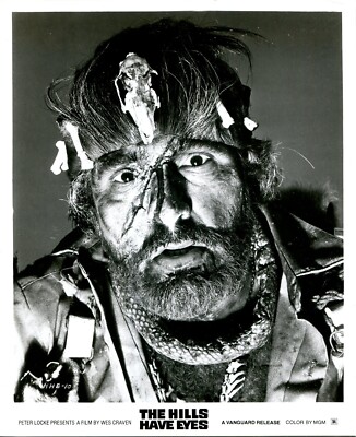 THE HILLS HAVE EYES : 1 Original-US-Pressefoto(20x25cm) WES CRAVEN (REGIE) -11-