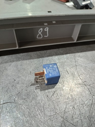 VW Relais Nr. 67 Arbeitskontaktrelais Kraftstoffpumpe Benzinpumpe 857951253