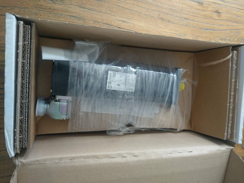 Schneider Electric moteur 70mm iec 3,4nm ip54 900w clav sincos multit.16 - Photo 1 sur 2
