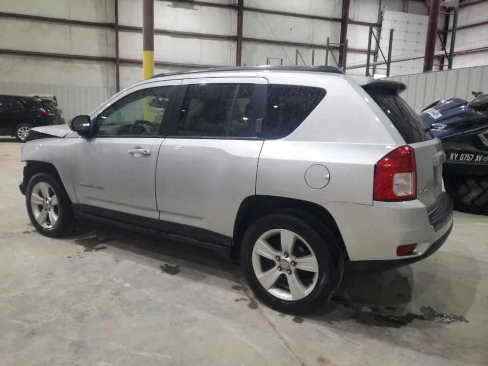 2013 Jeep Compass Fog Light Assembly OEM Used 4WD 2.40L 85000 Miles - Image 2 of 4