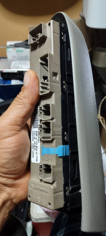 03-06 Chevy Silverado/GMC Sierra interruptor de pasajero solo OEM bronceado 21997591 Foto 3 de 4