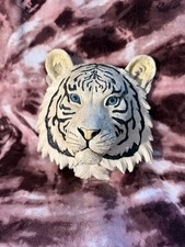 White Tiger Head Wall Plaque Figurine Blue Eyes Safari Jungle Decor