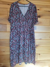 Amazon Essentials Women's, 2xl, Navy With Red & White Flowers, Tie Waist. V Neck