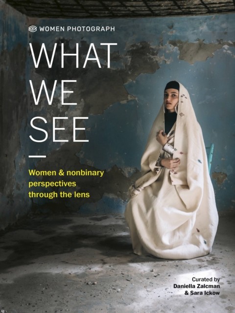 Women Photograph: What We See by B01 (Hardback Book)