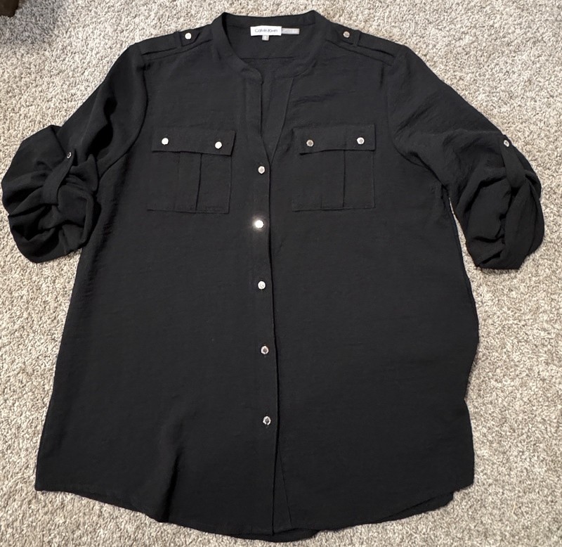 💥YARD SALE PRICES!!💥  NWOT Women’s XL Calvin Klein Black Silver Button Blouse