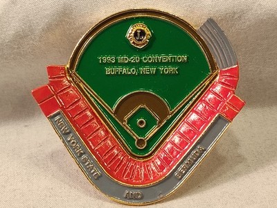 Vintage Buffalo New York Bermuda 1993 Lions Enamel Lapel Pin