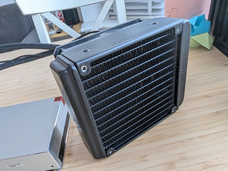 AMD Radeon RX Vega 64 Reference Design - Built-in Liquid Cooling - Image 4 of 4