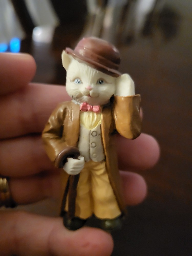 Vintage Tiny Resin Cat In Bowler Hat Figurine