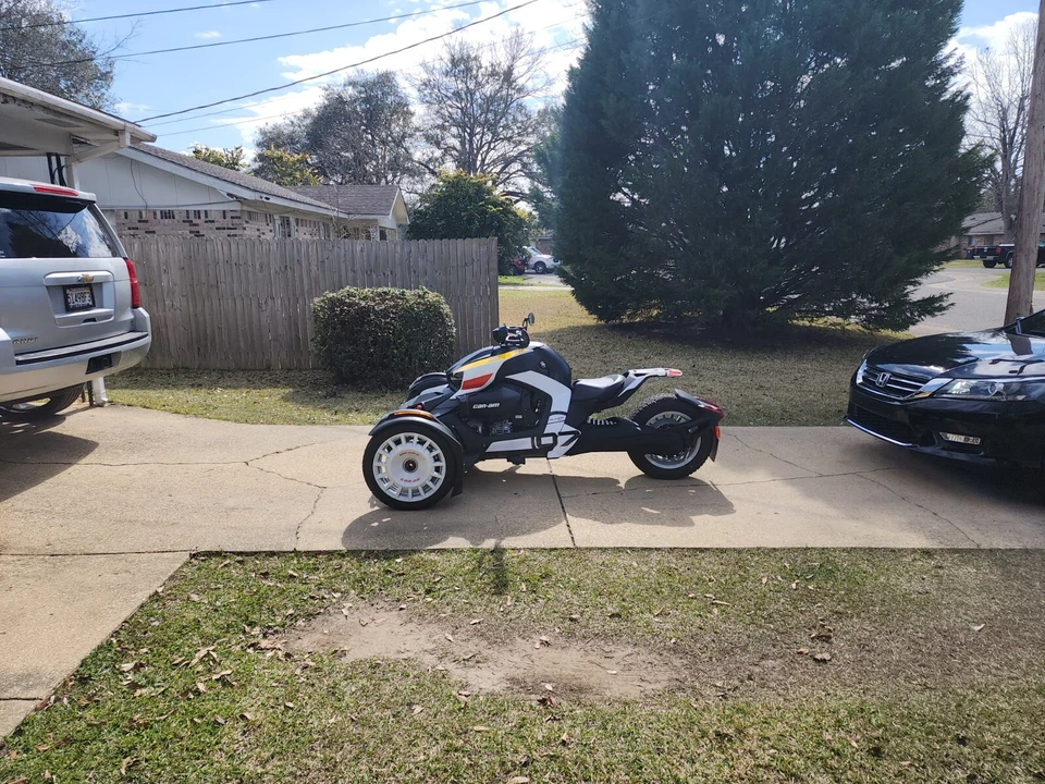 Paneles Ryker 219401067 rojo, blanco, amarillo Foto 4 de 4