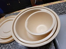 Vintage Beige Mixing Bowl Nesting Set Of 3 With Lids Unbranded 