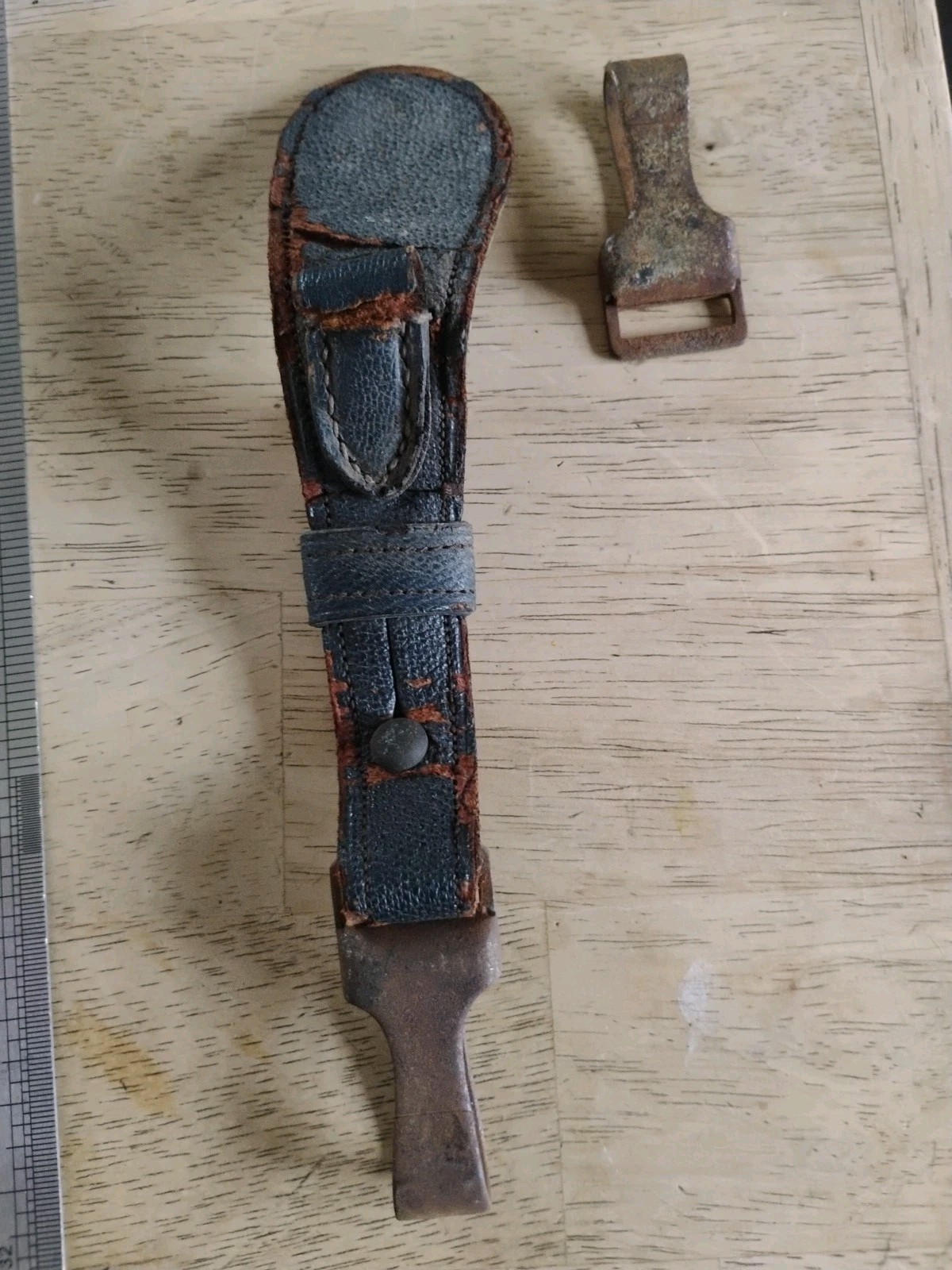 GERMAN SWORD HANGER NEEDS TLC! WWI WWII PEBBLED LEATHER RARE TYPE TWO CLIPS