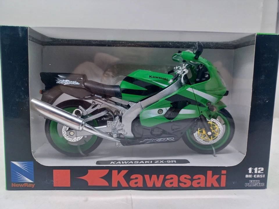 Nuevo Ray Kawasaki ZX-9R en verde 1:12 diecast  Foto 2 de 4