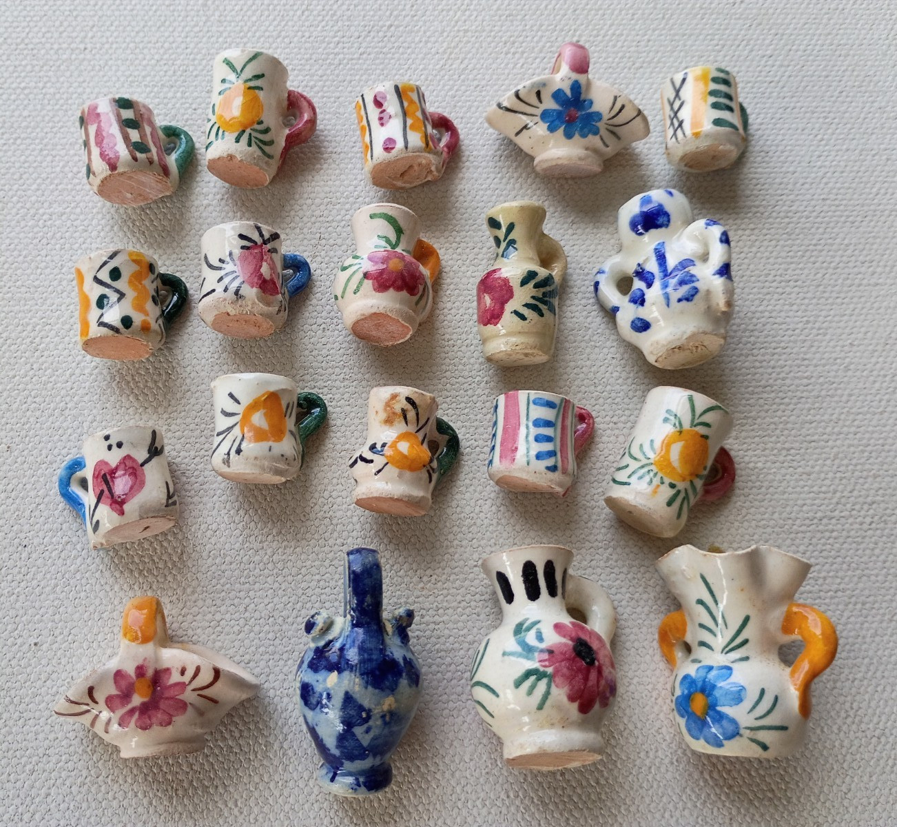 LOT OF VINTAGE TERRACOTTA ITALIAN ART POTTERY MINIATURE DOLL HOUSE ACCESSORIES
