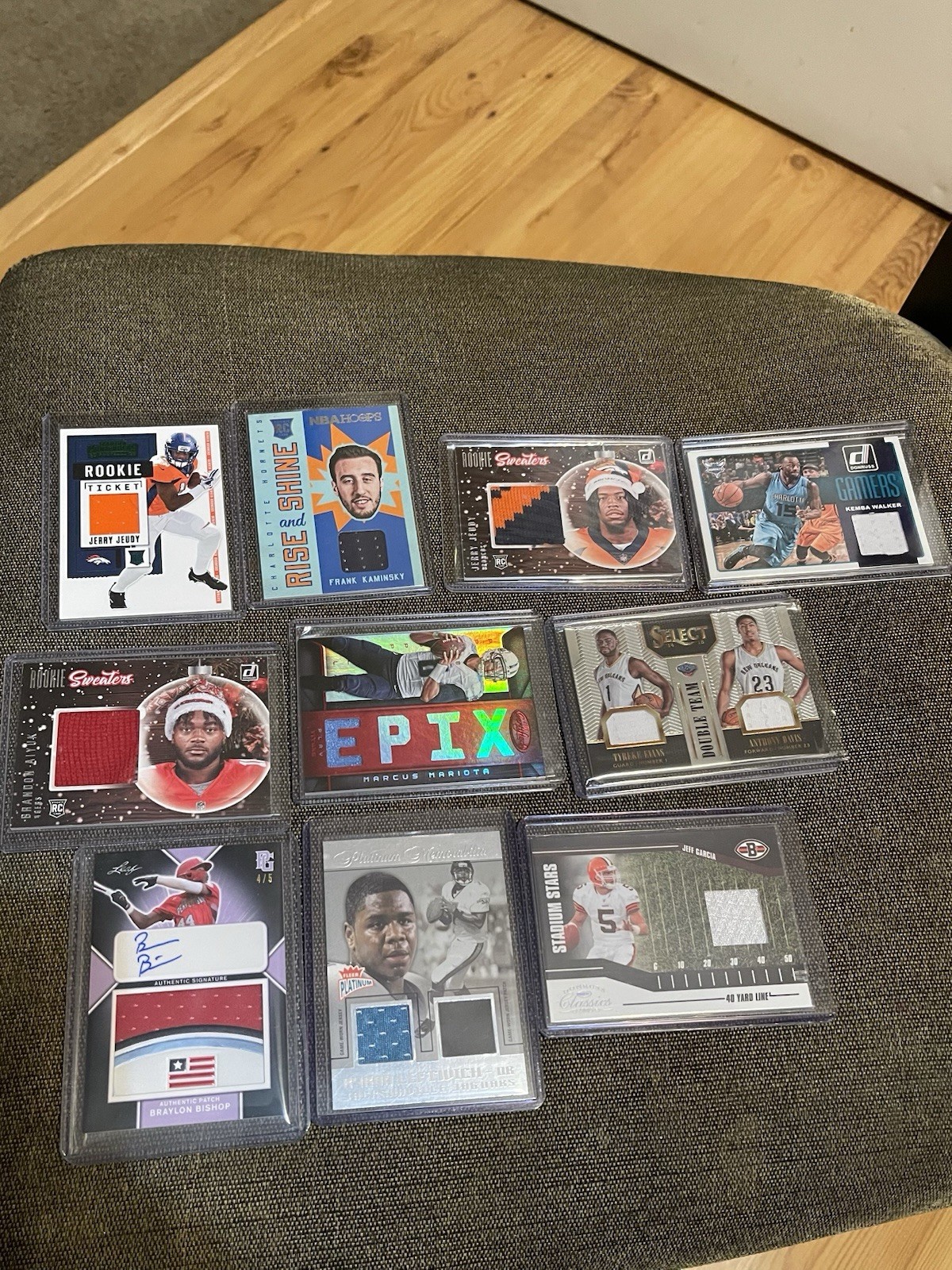 10 Card Multi-Sport Patch/MEM Lot. Years And Brands Vary. Players Listed