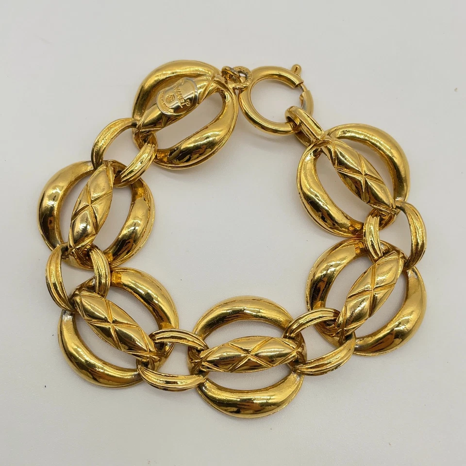 Auténtica pulsera Chanel redonda Matelasse Coco Mark 6 GP grabada con caja SK110566 Foto 4 de 4