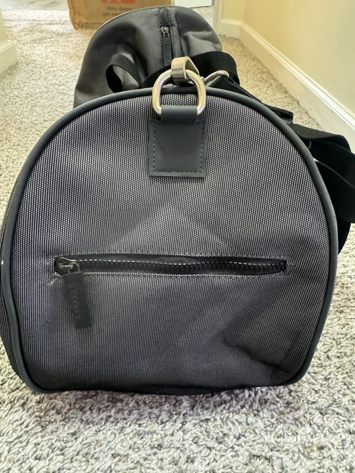 范思哲 Parfums 限量版灰色男式行李袋 — 第 4/4 张图片