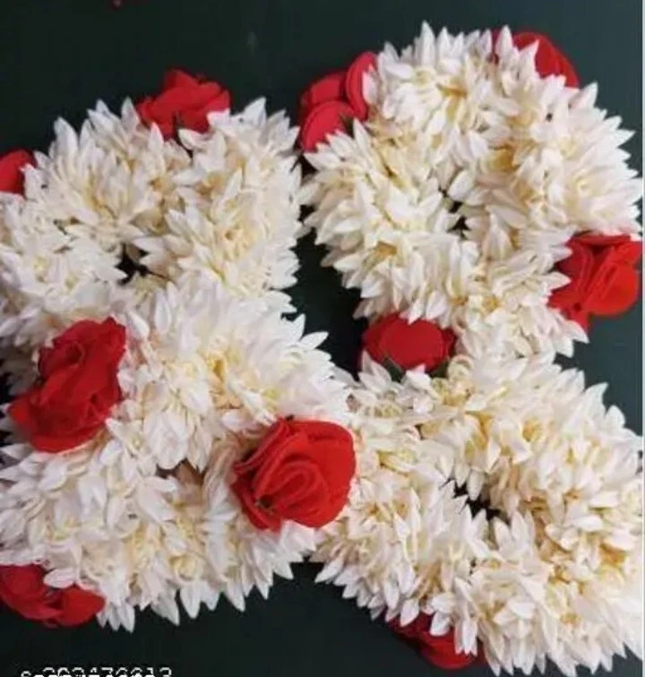 Paquete de 4 bandas para el cabello Gajra flores mogra rosa roja artificial Foto 2 de 4