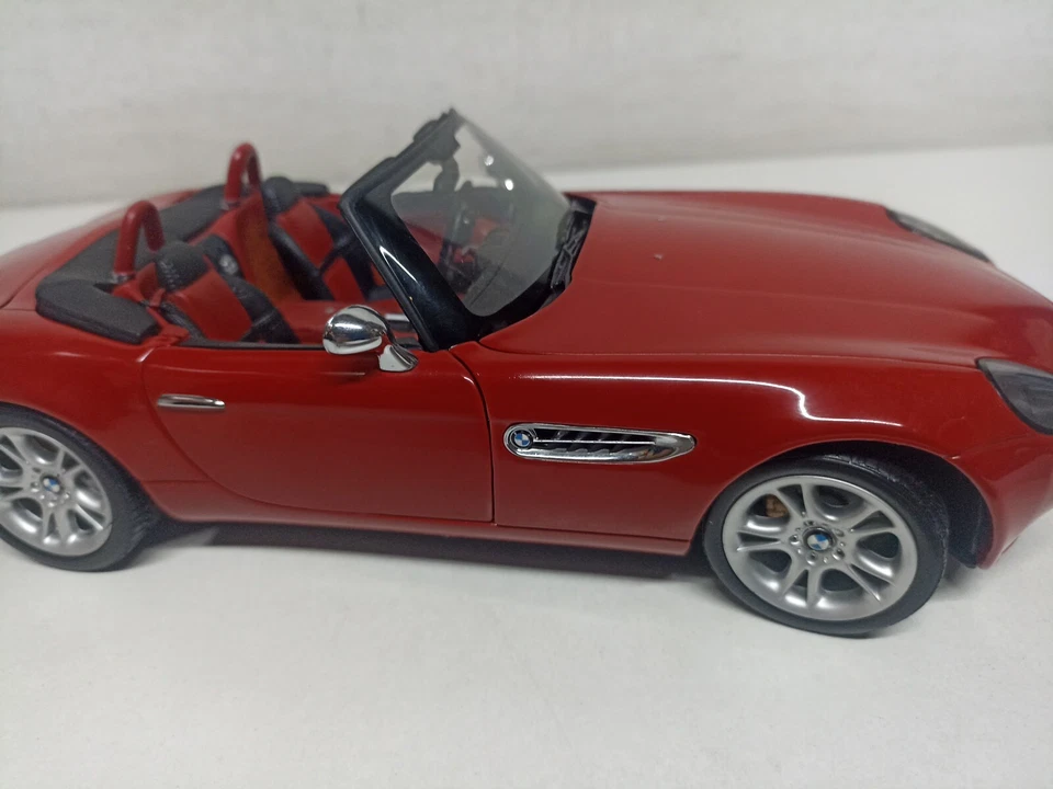 BMW Z8 E52 Cabriolet Convertibile Rosso Kyosho Diecast Scala 1/18-Y1-H13 - Immagine 2 di 4