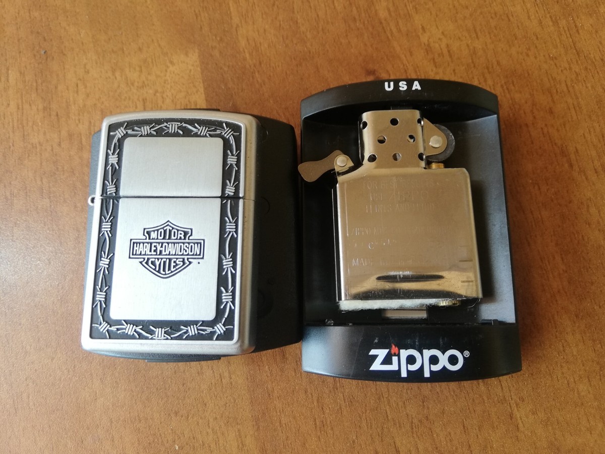 2002 ZIPPO LIGHTER HD HARLEY DAVIDSON MOTORCYCLES LOGO BARBED WIRE 