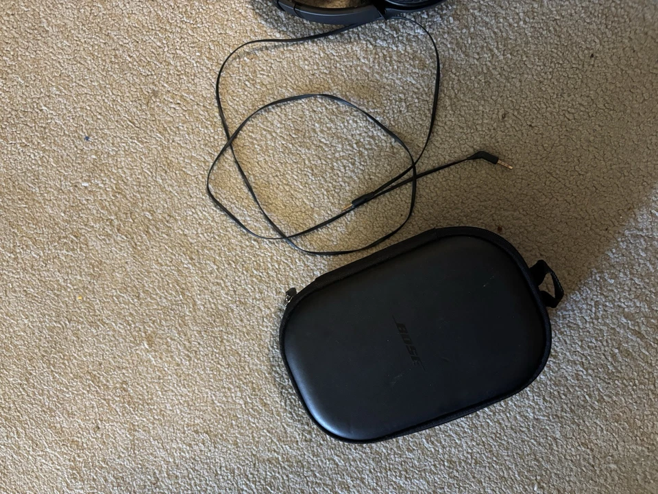 Bose QuietComfort 35 II Wireless Headphones - Great Condition, Works Perfectly! - Image 3 of 4