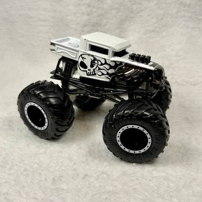 Hot Wheels Monster Trucks Demolition Doubles White Bone Shaker 1:64 Max Contrast