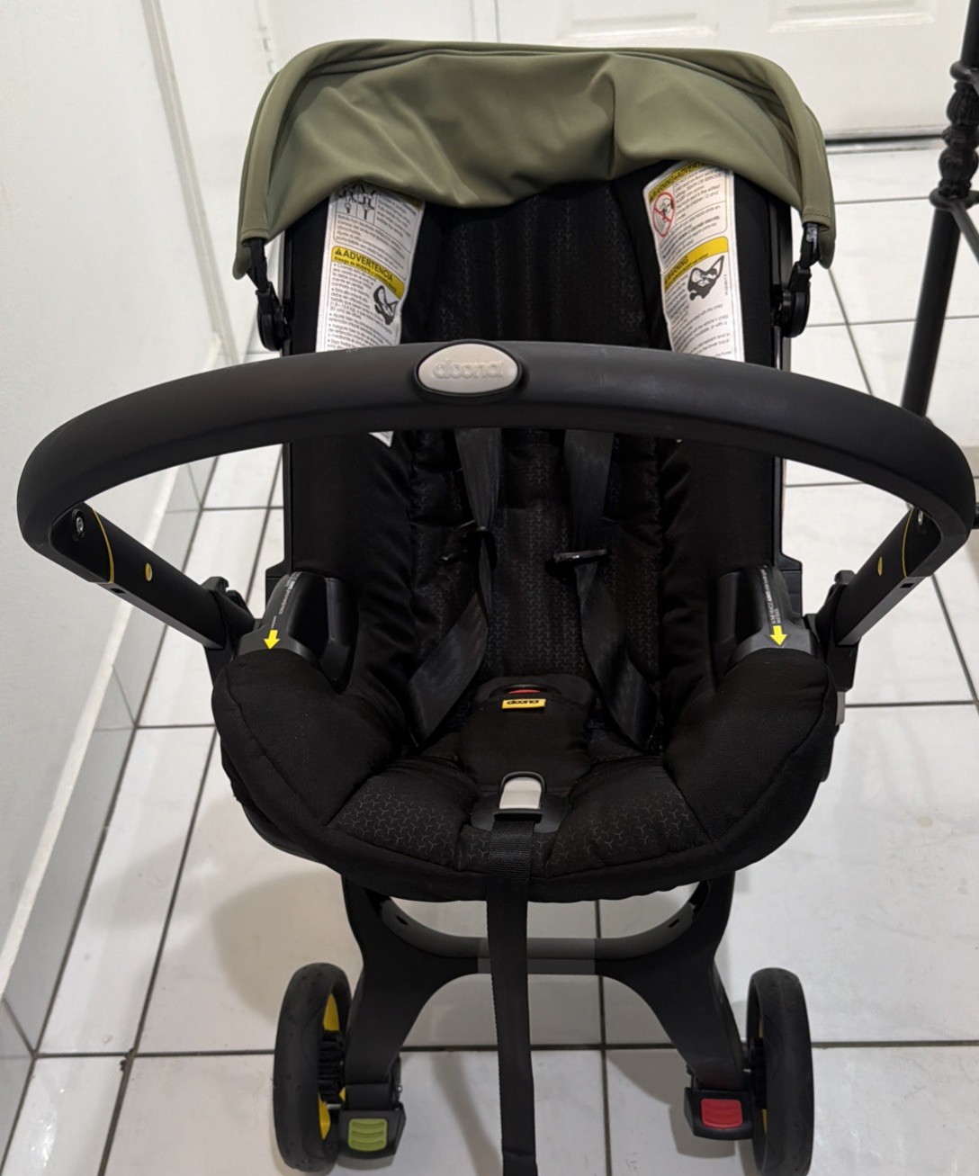 DOONA  ALL IN ONE STROLLER + LATCH SEAT. Stroller And Base.