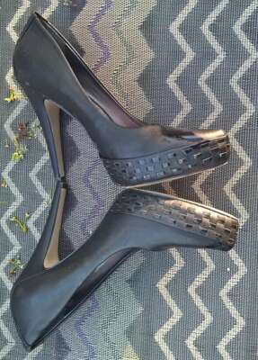 bcbg platform pumps