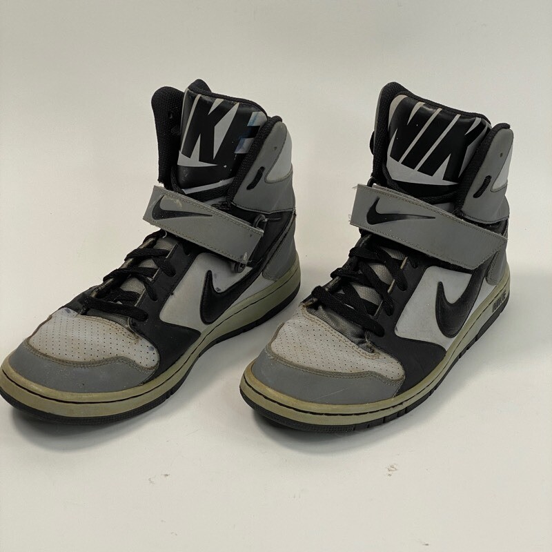 nike high top running shoe