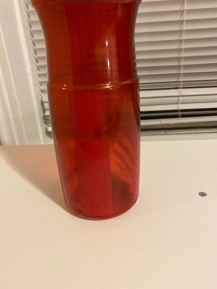 USED Red 28 ounce Blender Bottle - Image 4 of 4
