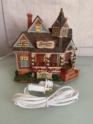 Vintage 2009 Lemax Carole Towne  Normandy Inn Christmas Village House Read NICE