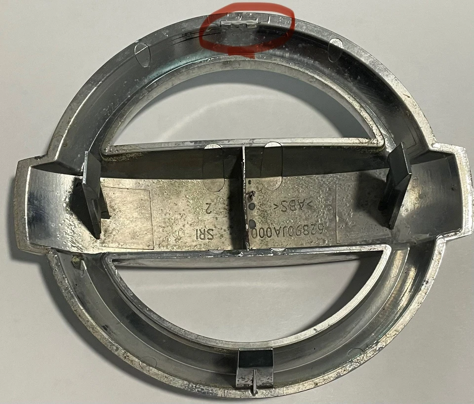 2007 - 2013 年日产 Altima 前格栅徽章 62890-JA000 — 第 3/4 张图片