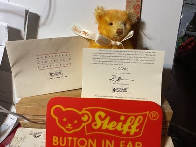 Steiff Teddy Bear Love Me Loves Me Not Bear #666780 LTD. Edition from 2002.