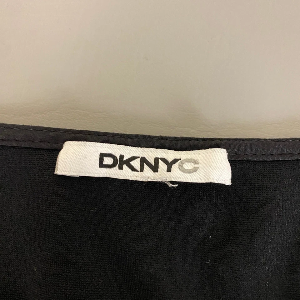 DKNYC 女式大码黑色短袖蕾丝开襟针织底部休闲职业 — 第 3/4 张图片