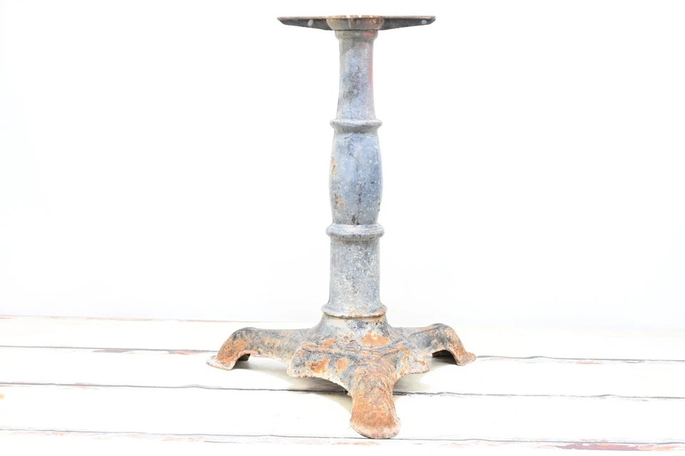 Base de mesa de hierro fundido de tres patas industrial americana antigua de los años 1880-1890 Foto 4 de 4