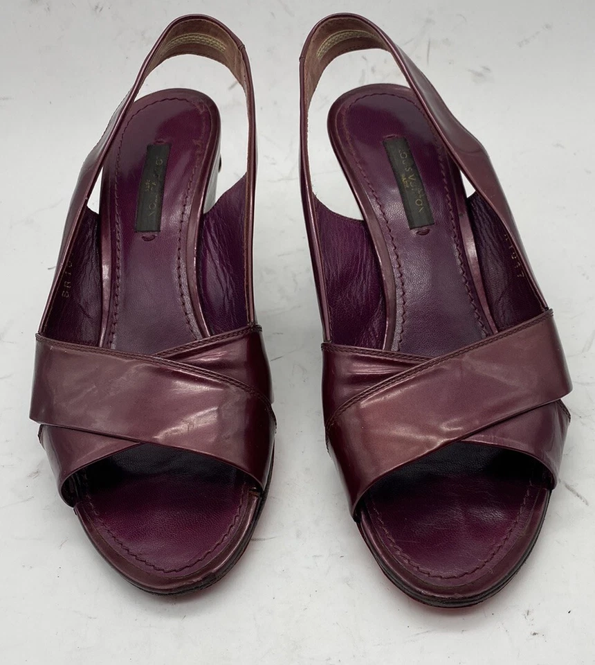 Louis Vuitton LV púrpura charol honda trasera madera tacones de cuña. Foto 2 de 4