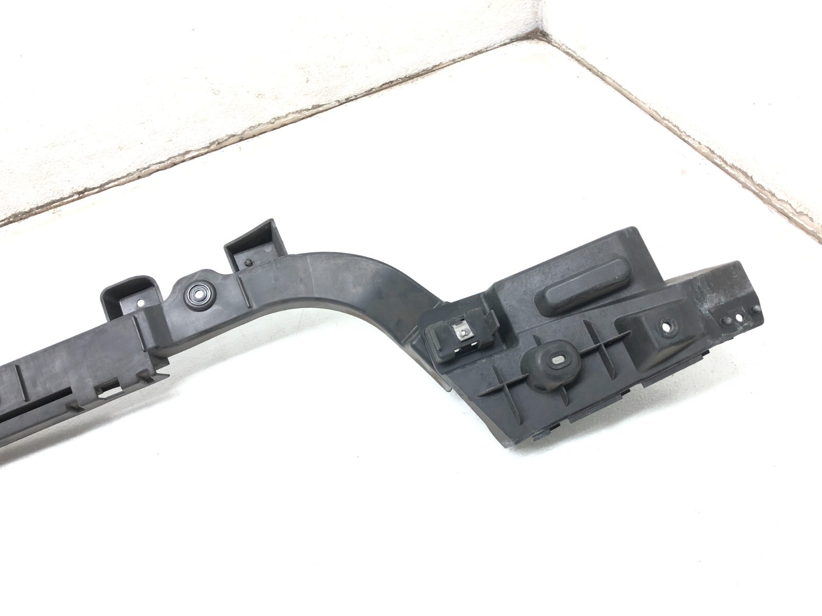 2014-2020 MASERATI QUATTROPORTE REAR BUMPER CENTER SUPPORT GUIDE BRACKET OEM