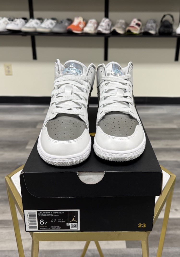 Size 6Y - HV4400-014 Grade School Air Jordan 1 Mid SE - Inspired
