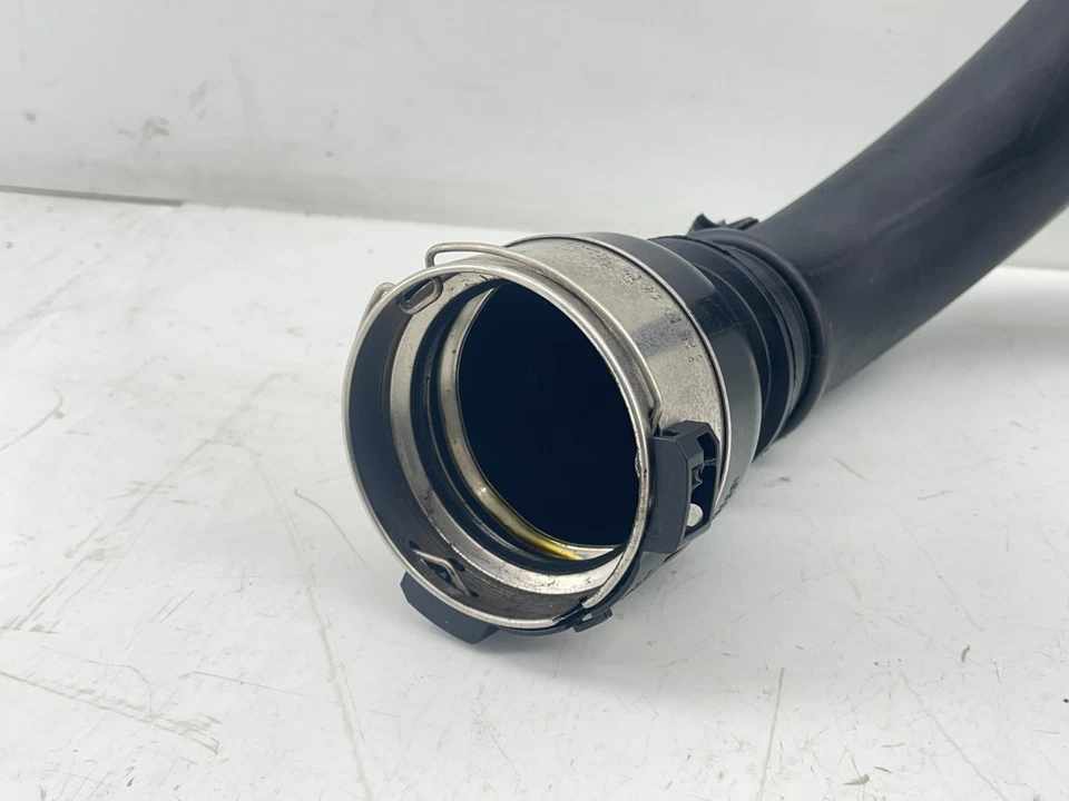 Шланг промежуточного охладителя турбокомпрессора BUICK CASCADA 2016-2019 годов выпуска 13345561 от оригинального производителя - Изображение 2 из 4