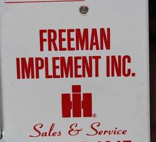 NOS n BOX NEAR MINT INTERNATIONAL HARVESTER FREEMAN SD Old Tin Rain Gauge Sign