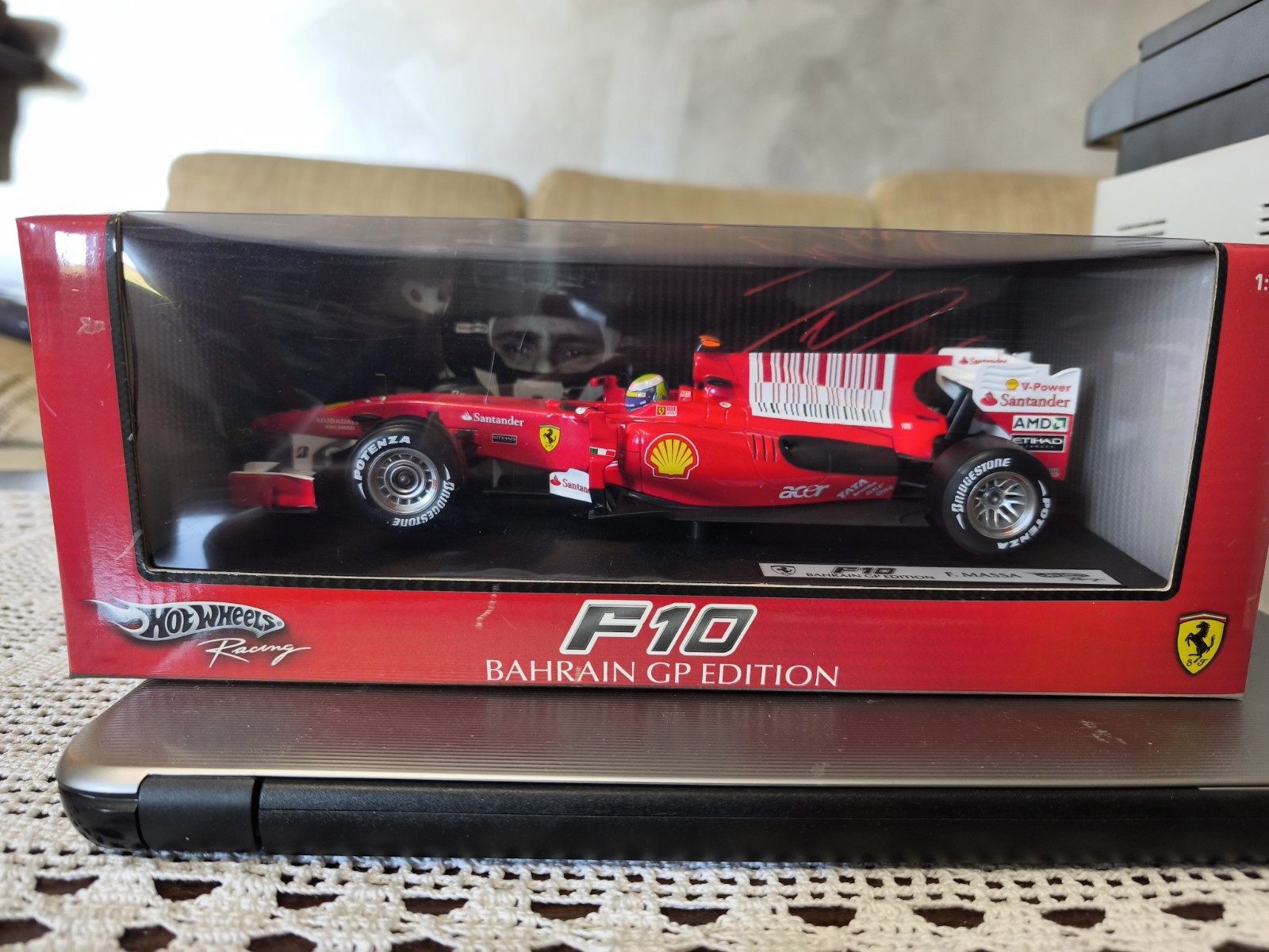 Ferrari F10 Felipe Massa 1:18 Bahrain GP Edition Hot Wheels