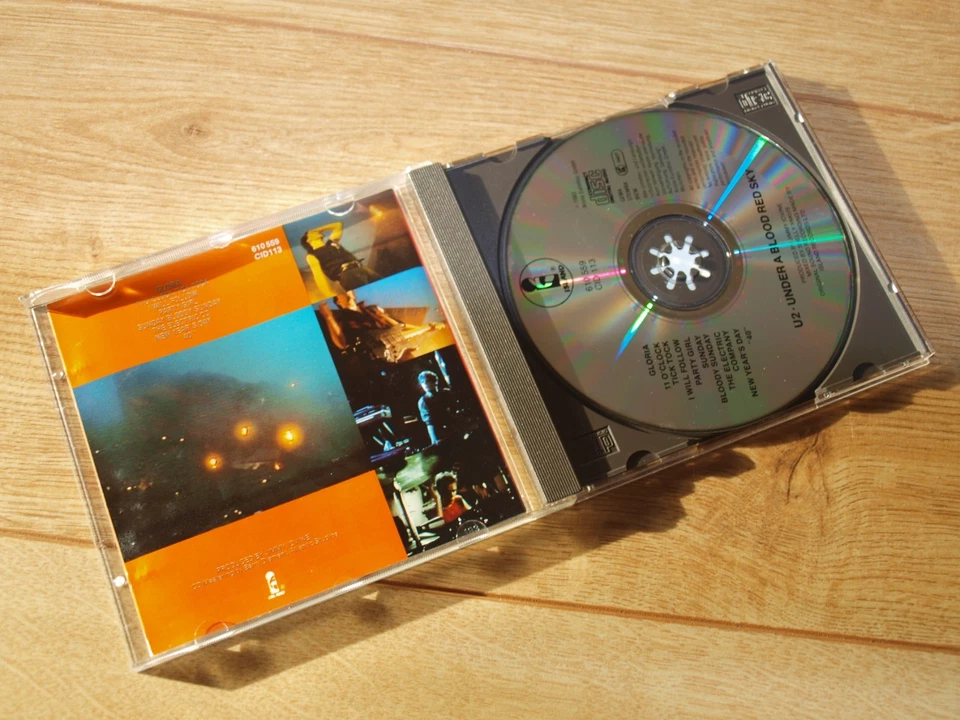 U2 Live Under a Blood Red Sky - Bild 4 von 4