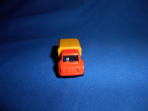 KUNSTSTOFF LKW mit LADERABDECKUNG LKW mit SCHWUNGRAD Reibungsmotor Kinder Überraschung - Bild 5 von 6