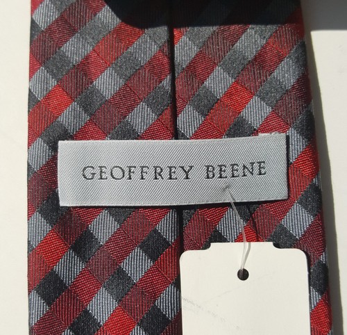 Geoffrey Beene NEW Black Red Slim Checked Men's Neck Tie Silk $55 A3722 - Picture 2 of 2