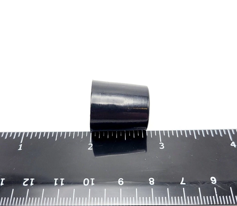 Soportes de audio para parachoques de goma redondos de 3/4" de alto x 3/4" de ancho Foto 2 de 4