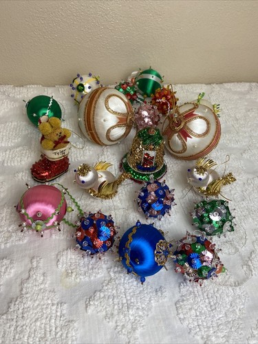 Posten 19 Vintage Pailletten Stecknadel Ornament Perlen Satin Lametta Folie Samt Vogel Japan