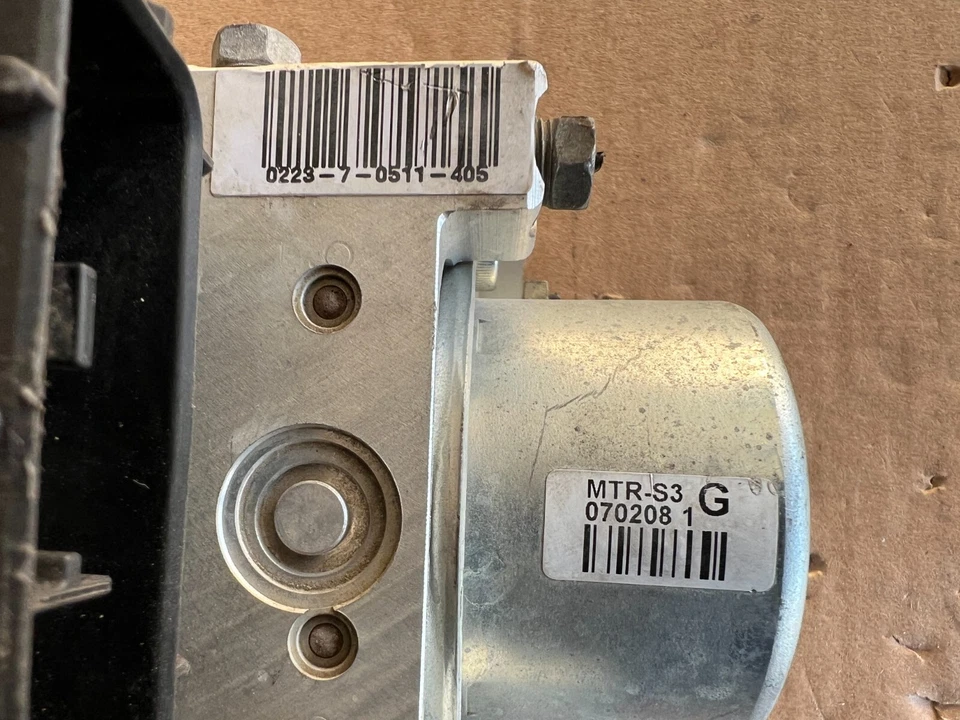 2004-2011 MITSUBISHI ENVAVOR ANTIBLOQUEO BOMBA FRENO MÓDULO MONTAJE OEM Foto 3 de 4