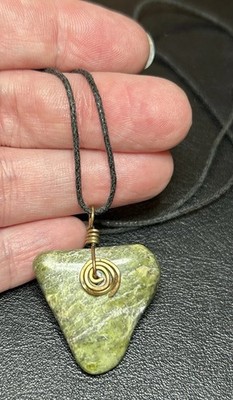 HIGH END *RARE* VINTAGE LARGE GENUINE GREEN GEMSTONE PENDANT NECKLACE!!