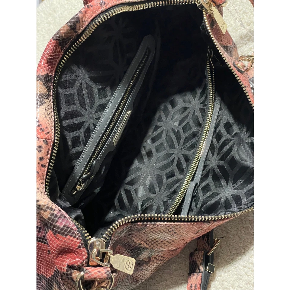 Bolso de Hombro Trina Turk Mujer Pitón-Serpiente Cuero Repujado Rosa Gris Precio de venta sugerido por el fabricante 398 Foto 4 de 4